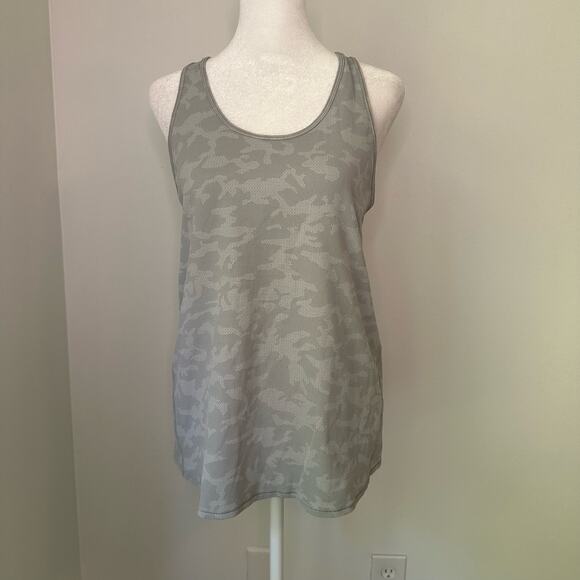 Lululemon Essential pleated light gray camo print racerback tank top - Picture 2 of 9